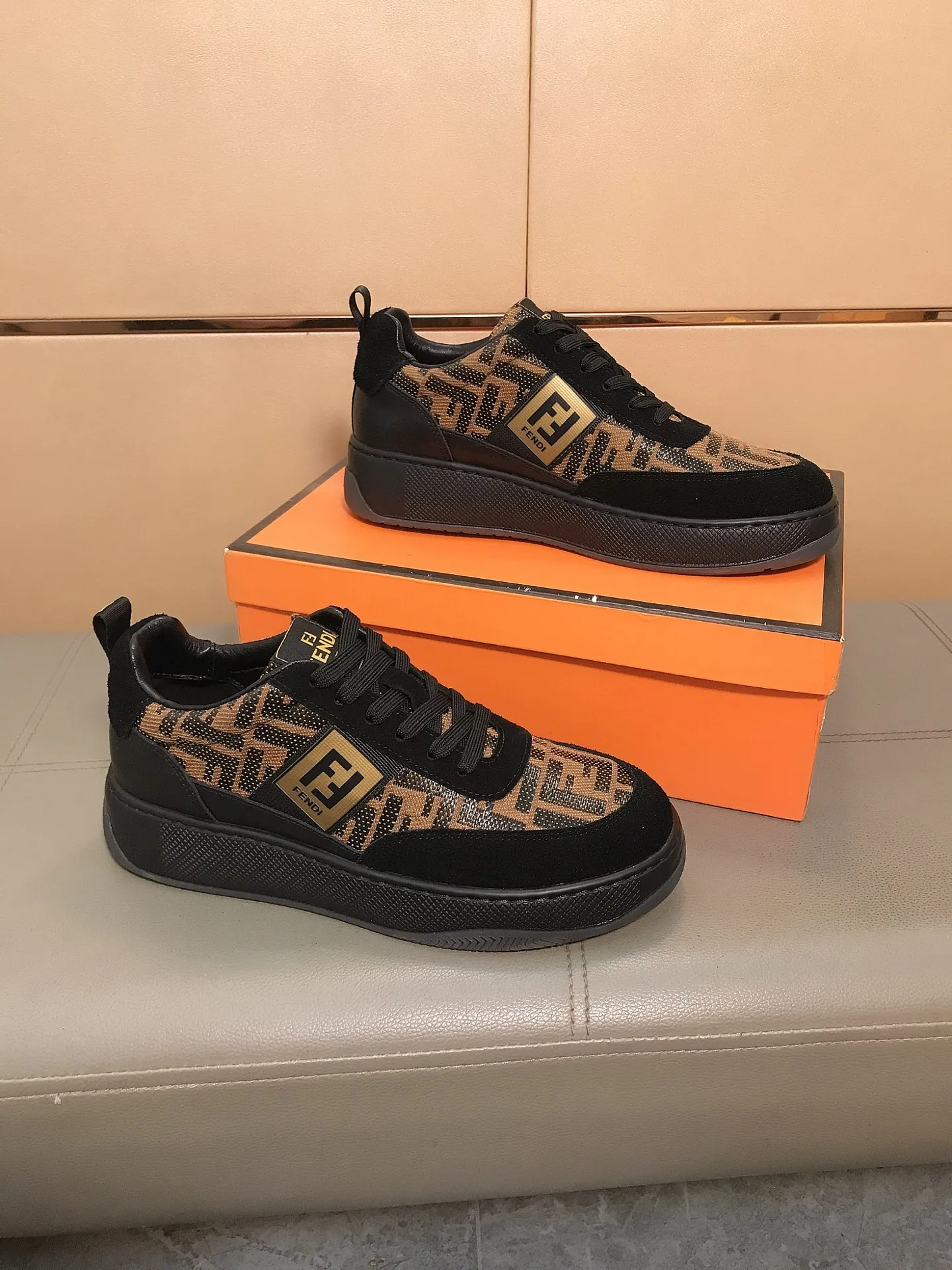 Ex-factory price 420 🔆🔆👉Fendi [Fendi] Men's new low-cut casual shoes are on the market🔥The shoe body is made of brand-specific printed fabric nubuck leather, with sheepskin lining for feet, breathable and does not cover the feet! Fashionable casual shoes 🙈Outsole is ultra-light, non-slip and wear-resistant👣 Standard size 38-44